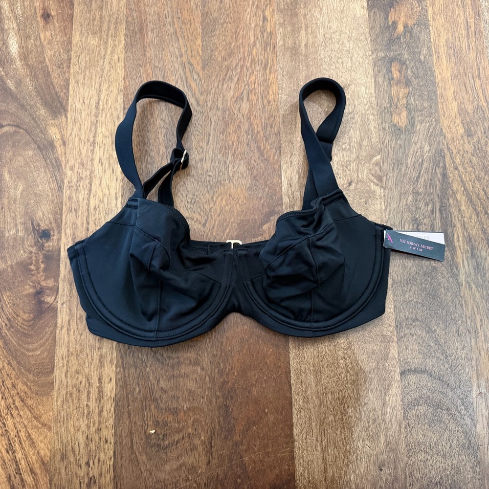 Victorias Secret 32DD Black Underwired
Full Coverage Push Up Bikini Top
Swimwear